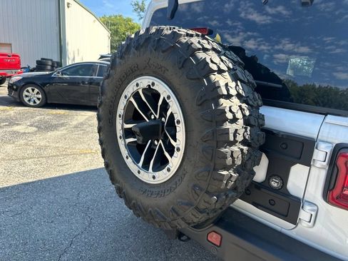 Used 2026 Jeep Wrangler Unlimited Rubicon AWD/4WD image 27