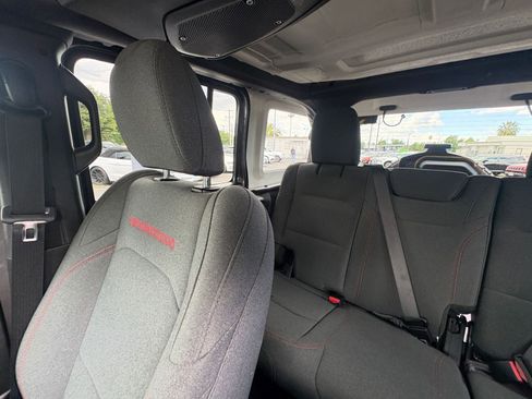 Used 2025 Jeep Wrangler Unlimited Rubicon AWD/4WD image 38