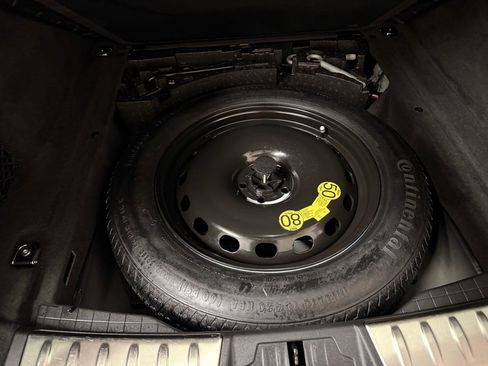 Used 2019 Jaguar F-PACE Prestige image 32