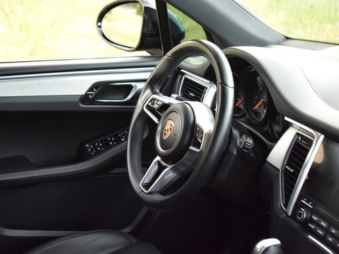 Used 2017 Porsche Macan AWD/4WD image 23