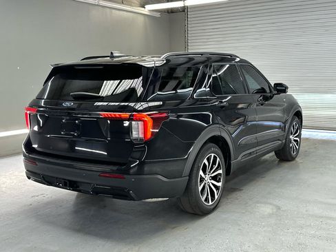 Used 2025 Ford Explorer ST-Line w/ Premium Package RWD image 9