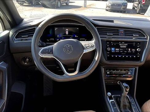 Certified 2023 Volkswagen Tiguan SE w/ Panoramic Sunroof Package FWD image 19