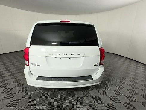 Used 2019 Dodge Grand Caravan SXT image 6