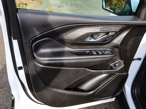 Used 2023 GMC Terrain SLT image 35