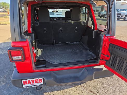 Used 2018 Jeep Wrangler Unlimited Sport AWD/4WD image 7