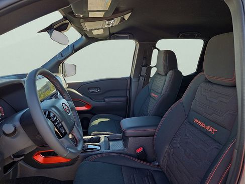 Used 2025 Nissan Frontier PRO-4X image 13