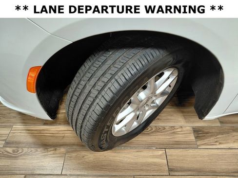 Certified 2024 Chrysler Pacifica Touring-L image 11