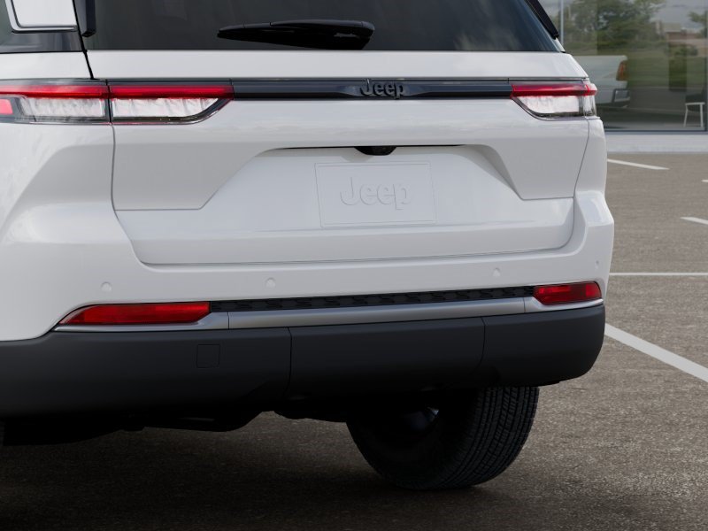 New 2027 Jeep Grand Cherokee Altitude RWD image 14