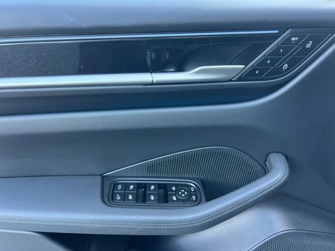 Certified 2025 Porsche Macan Electric RWD image 12
