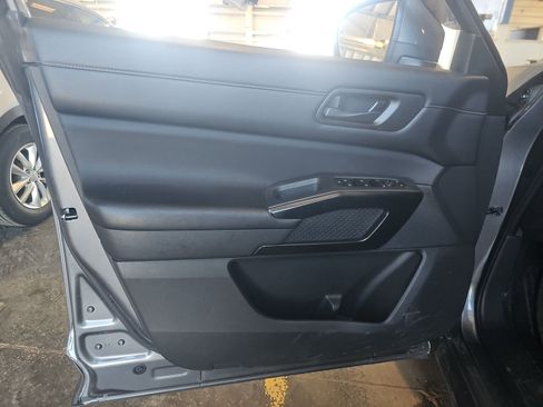 Used 2024 Nissan Pathfinder SV FWD image 13