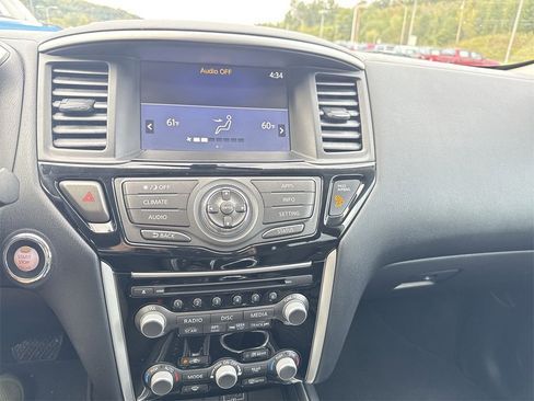 Used 2020 Nissan Pathfinder SV image 12