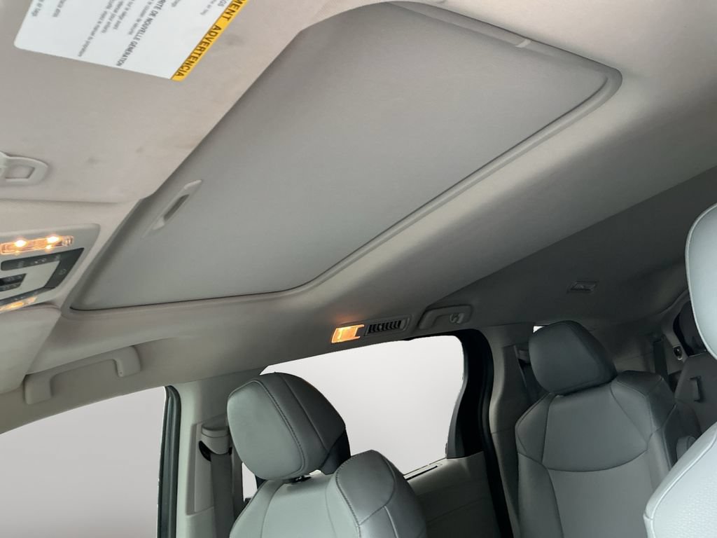 Used 2022 Toyota Sienna XLE FWD image 12