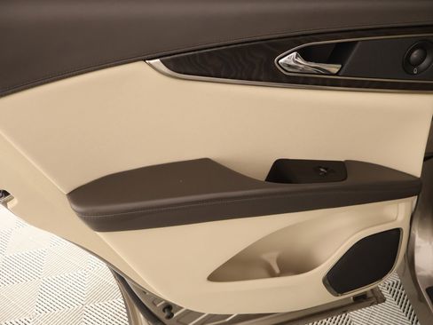 Used 2019 Lincoln Nautilus Reserve image 18