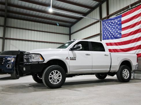 Used 2015 RAM 2500 Laramie w/ Convenience Group AWD/4WD image 4