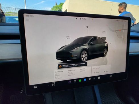 Used 2024 Tesla Model Y Long Range image 14