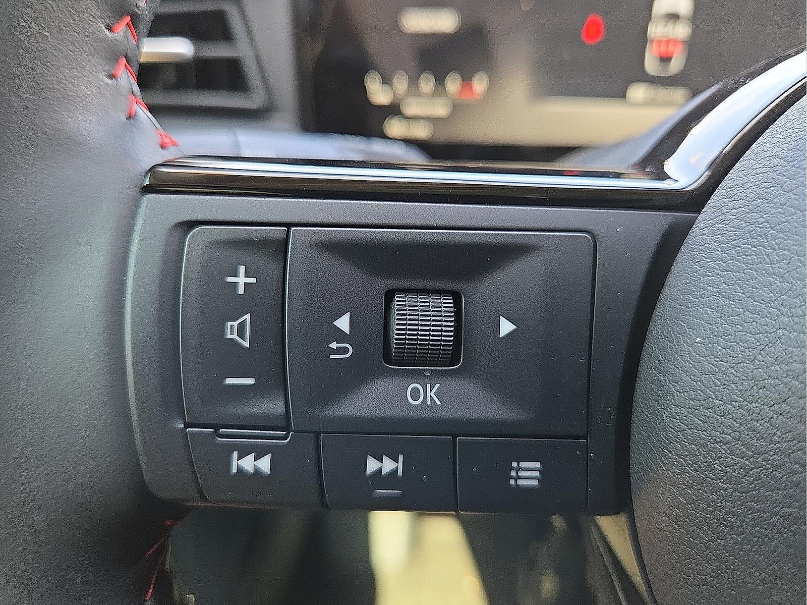 Used 2025 Nissan Kicks SR AWD/4WD image 44