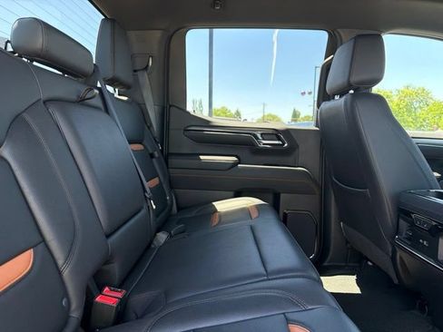 Used 2023 GMC Sierra 1500 AT4 AWD/4WD image 13