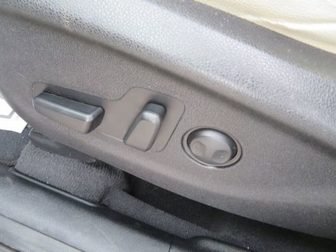 Used 2016 Kia Sorento LX w/ LX Convenience Package image 24