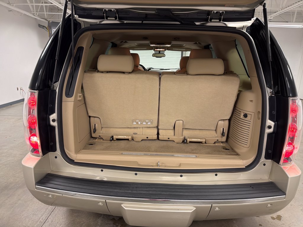 Used 2014 GMC Yukon Denali RWD image 17