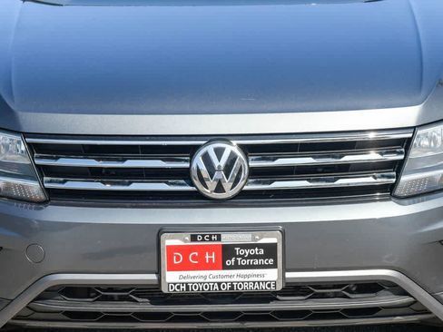 Used 2020 Volkswagen Tiguan SE w/ Panoramic Sunroof Package FWD image 5