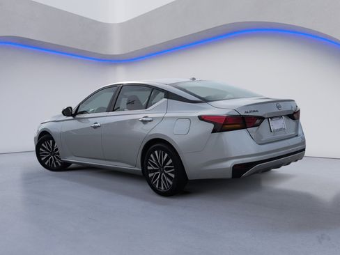 Used 2024 Nissan Altima 2.5 SV FWD image 9