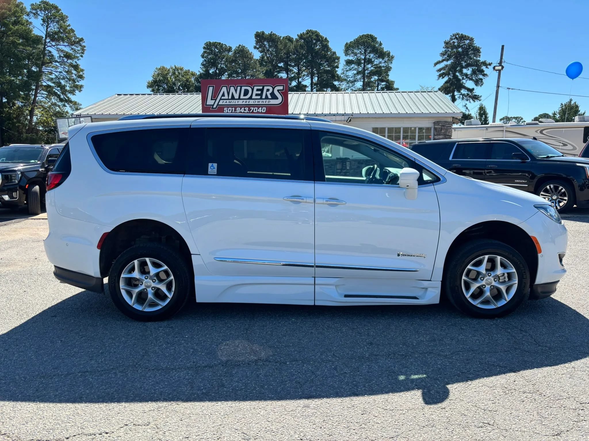 Used 2020 Chrysler Pacifica Touring-L Plus w/ Tire & Wheel Group FWD image 6