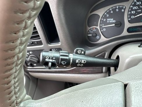 Used 2004 GMC Yukon Denali AWD/4WD image 8