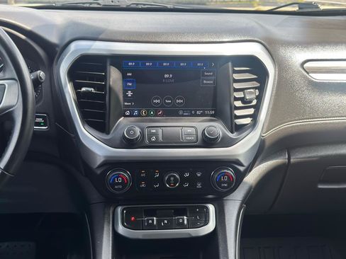 Used 2023 GMC Acadia SLT AWD/4WD image 18