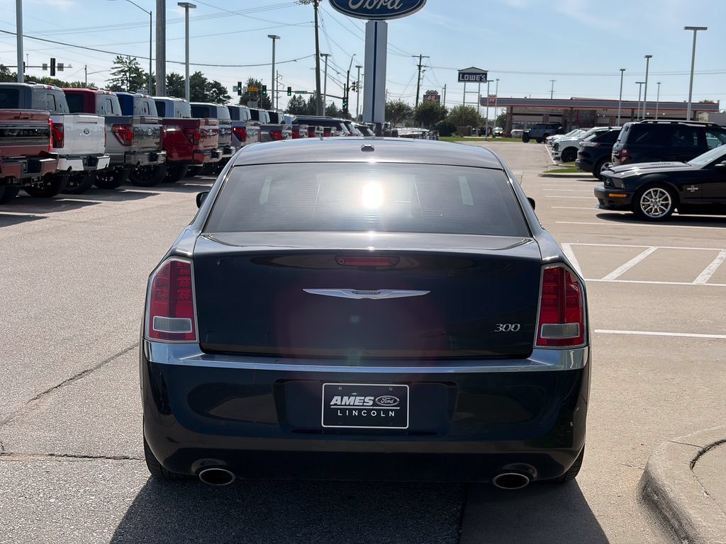 Used 2011 Chrysler 300 Limited RWD image 5