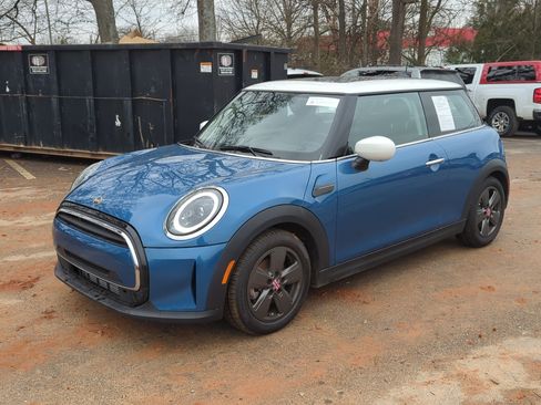 Used 2024 MINI Cooper 2-Door Hardtop image 10