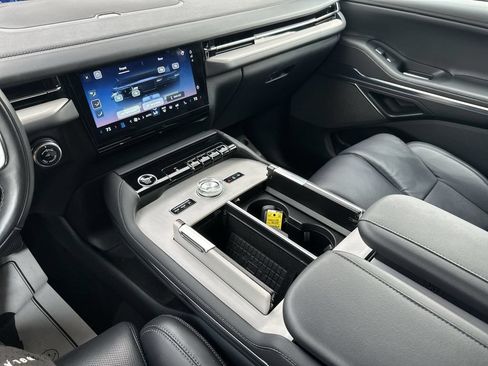Certified 2025 Lincoln Navigator Reserve AWD/4WD image 24