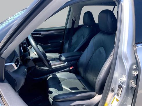 Used 2023 Toyota Highlander Limited FWD image 7