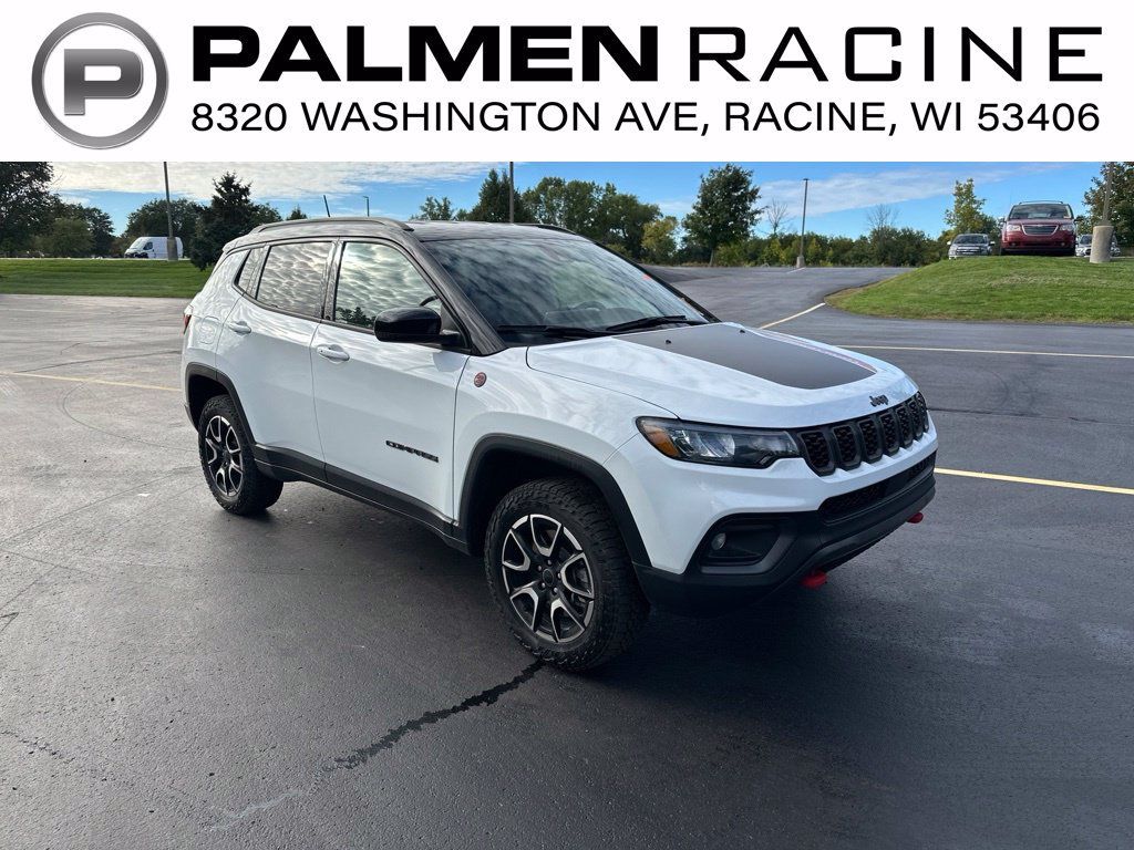 Used 2025 Jeep Compass Trailhawk w/ Trailhawk Convenience Group AWD/4WD image 1