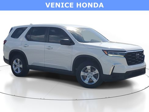 Used 2023 Honda Pilot LX image 1