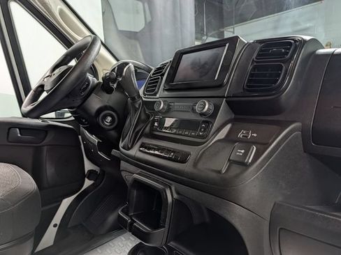 Used 2025 RAM ProMaster 2500 w/ U-Haul Equipment Group FWD image 13