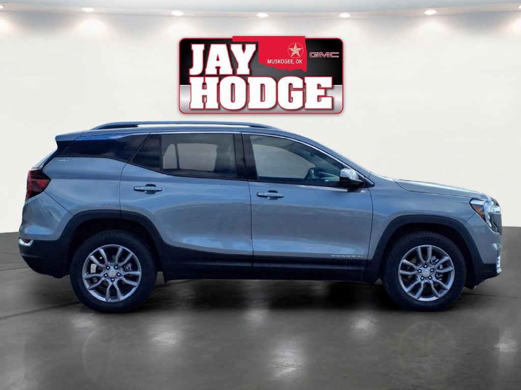 Used 2024 GMC Terrain SLT AWD/4WD image 4