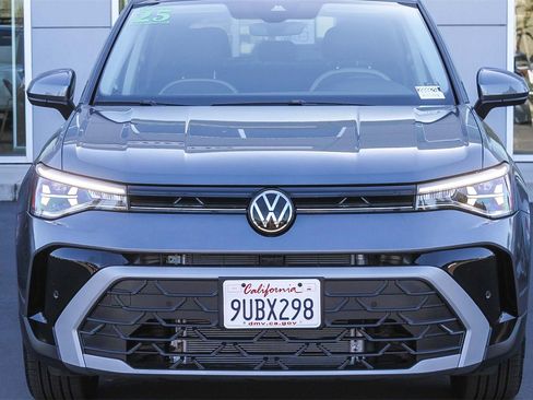 Used 2025 Volkswagen Taos SE image 2