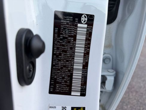 Used 2025 Toyota Corolla LE image 27