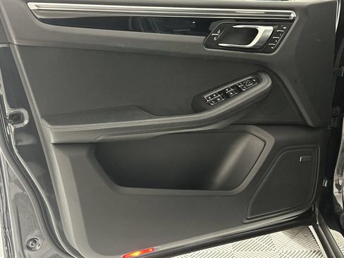 Used 2022 Porsche Macan AWD/4WD image 29
