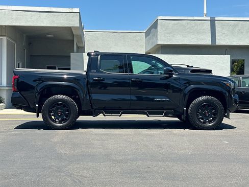 Used 2026 Toyota Tacoma SR5 AWD/4WD image 6