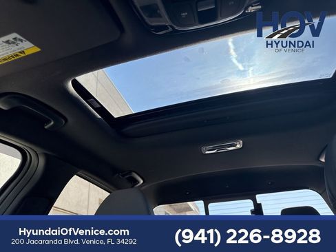 Used 2022 Hyundai Santa Cruz SEL Premium image 12