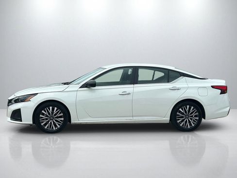 Used 2025 Nissan Altima 2.5 SV FWD image 8