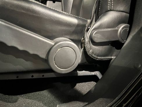 Used 2018 Jeep Wrangler Unlimited Sahara image 23