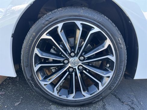 Used 2017 Toyota Corolla SE w/ SE Premium Package image 21