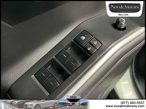 Used 2022 Toyota Highlander XSE image 19