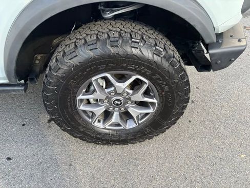 Used 2024 Ford Bronco Badlands image 34
