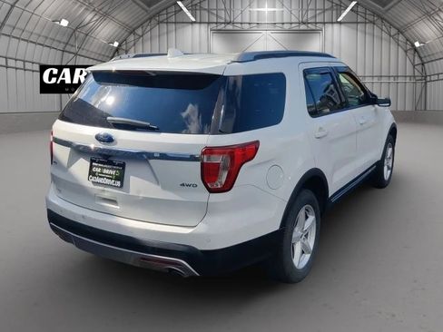 Used 2016 Ford Explorer XLT image 7