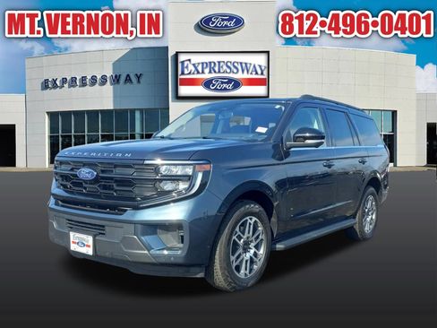 Used 2025 Ford Expedition Active AWD/4WD image 3