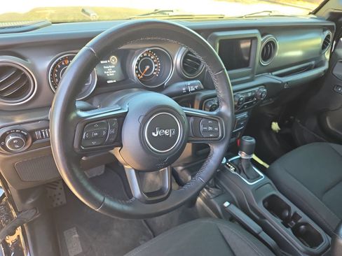 Used 2021 Jeep Gladiator Sport AWD/4WD image 7