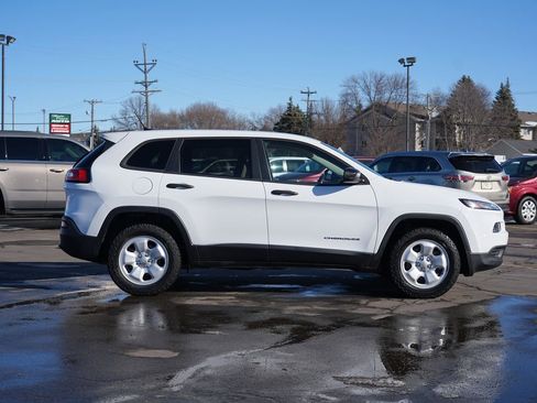 Used 2016 Jeep Cherokee Sport image 2